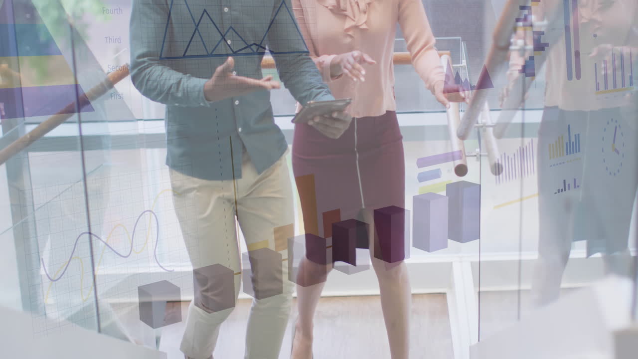 animación del procesamiento de datos sobre diversas personas de negocios en la oficina