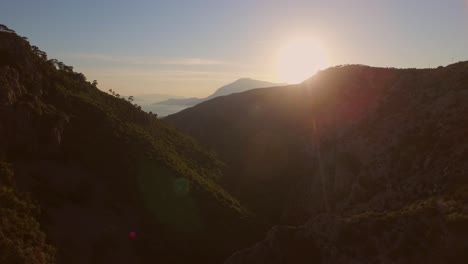 Antenne:-Die-Berge-Der-Griechischen-Insel-Samos-Bei-Sonnenuntergang