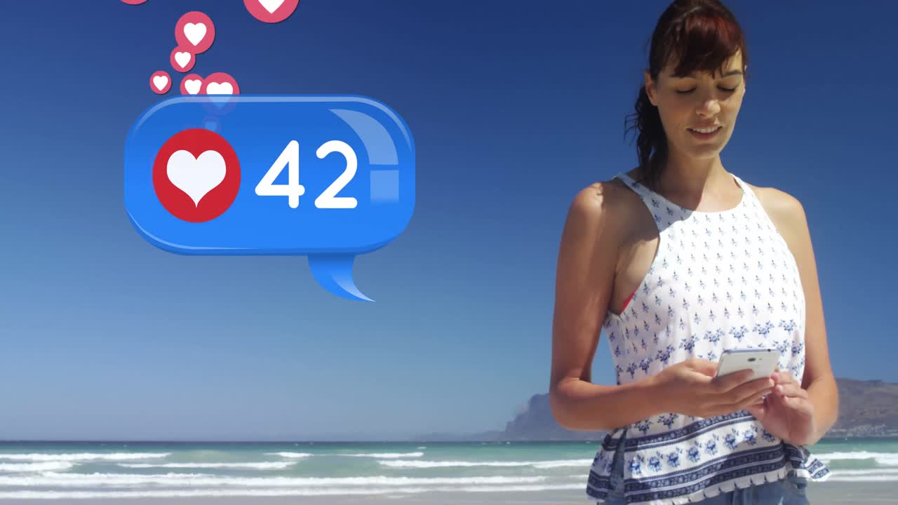 mujer enviando mensajes de texto en la playa 4k