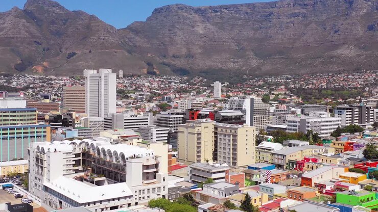 Veduta aerea del colorato quartiere malese di Bo-kaap a Città del Capo e dello skyline del centro città, Sudafrica 1.