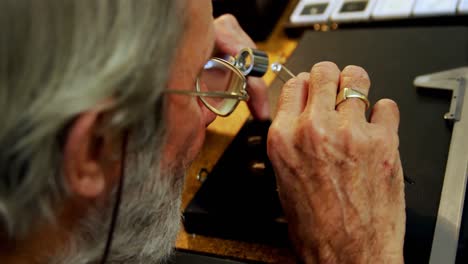 goldsmith examining diamond 4k