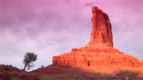 tiro largo de una formación de arenisca en el valle de los dioses, utah