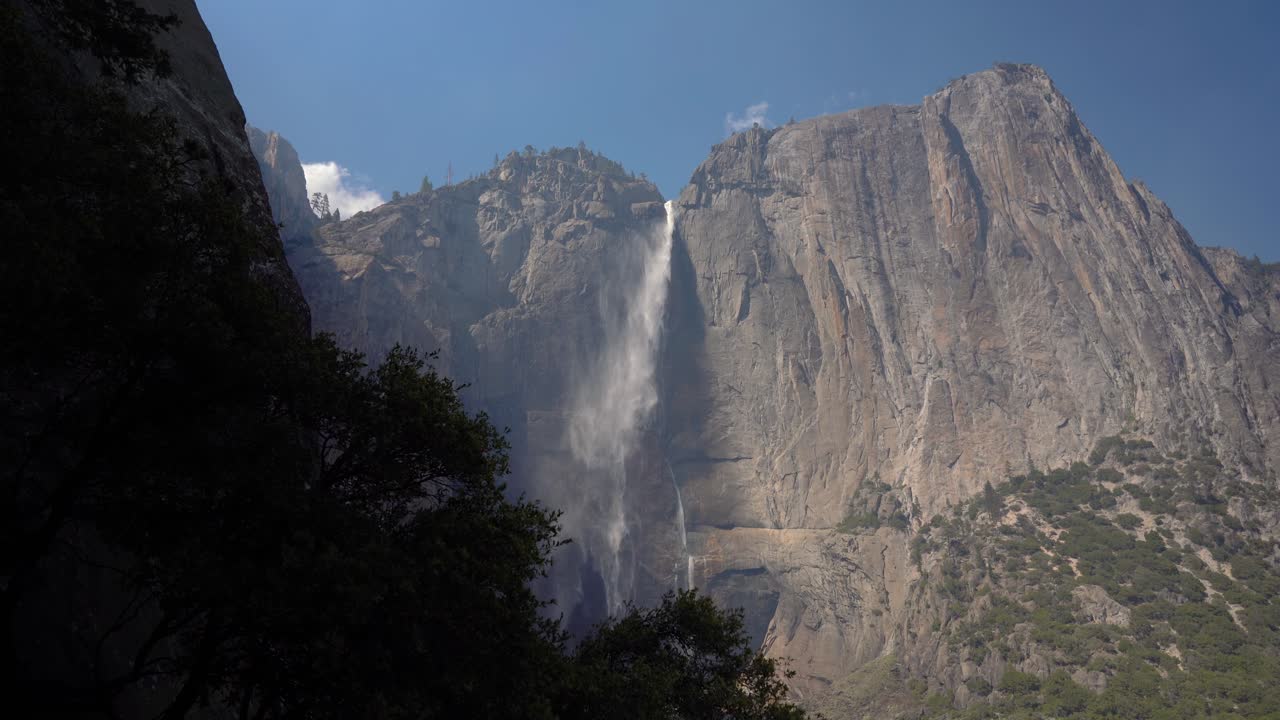 요세미티 폭포 하이킹 "위쪽 요세미티 폭포" 관점에서