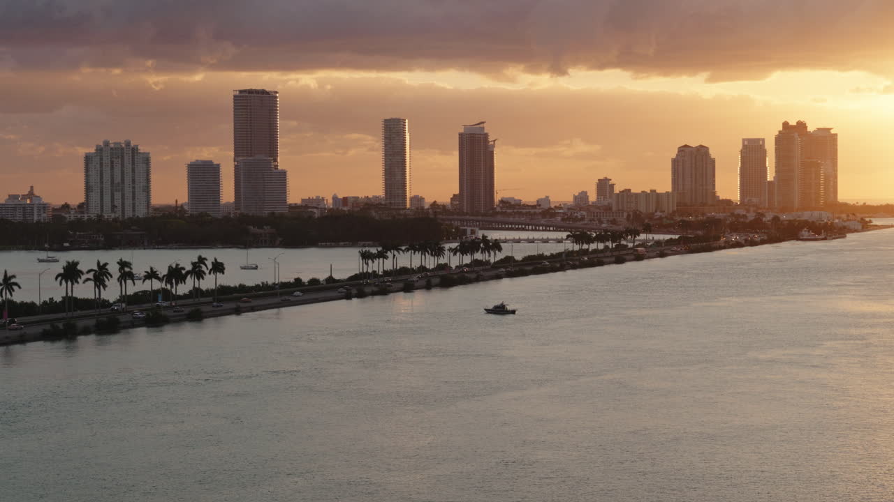 Skyline di Miami al Tramonto Visto dall'Alto