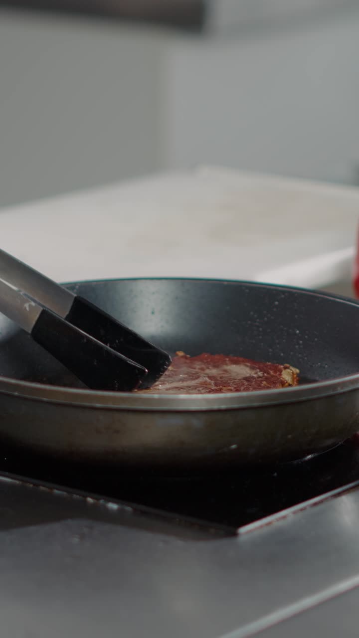Steak in der Pfanne zubereiten