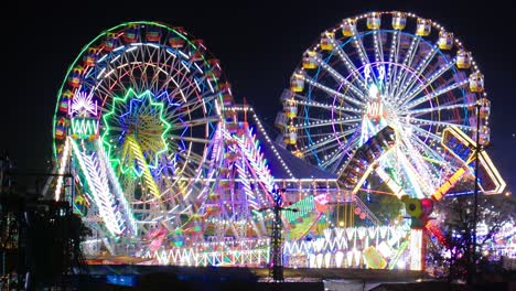 Lighting-Ferris-wheel-in-the-night