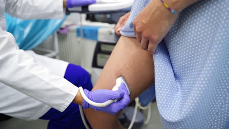 ultrasound examination of the leg