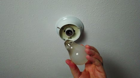 Removing-a-broken-and-burnt-out-light-and-it-breaks-even-more-leaving-the-screw-piece-in-the-socket