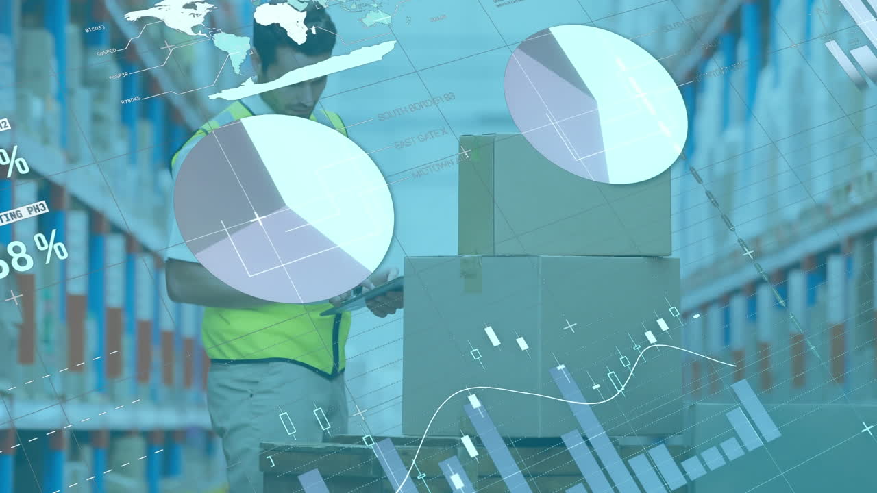 디지털 태블릿으로 남성 감독자에 대한 통계 데이터 처리 창고에서 재고를 확인합니다.