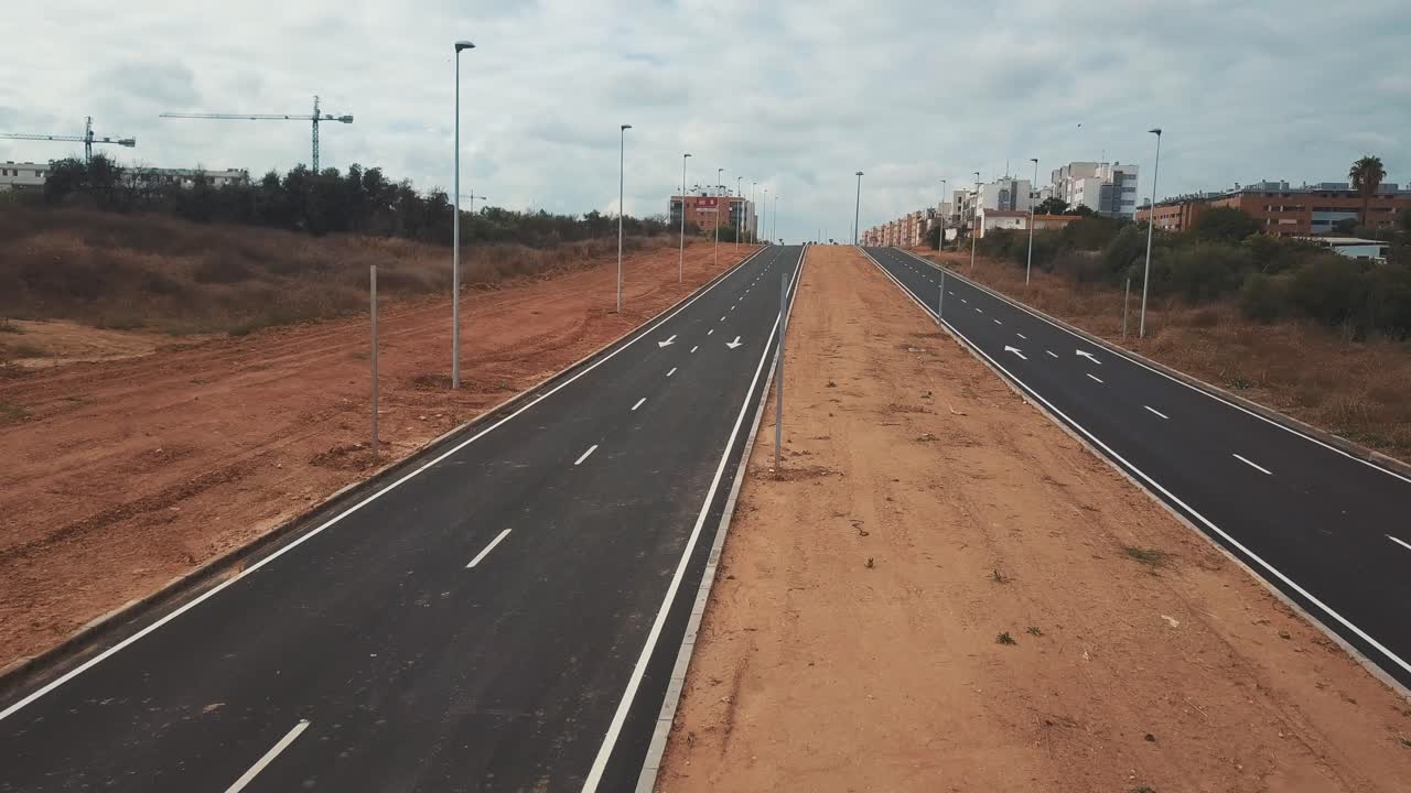 vista aérea de la construcción de una nueva autopista