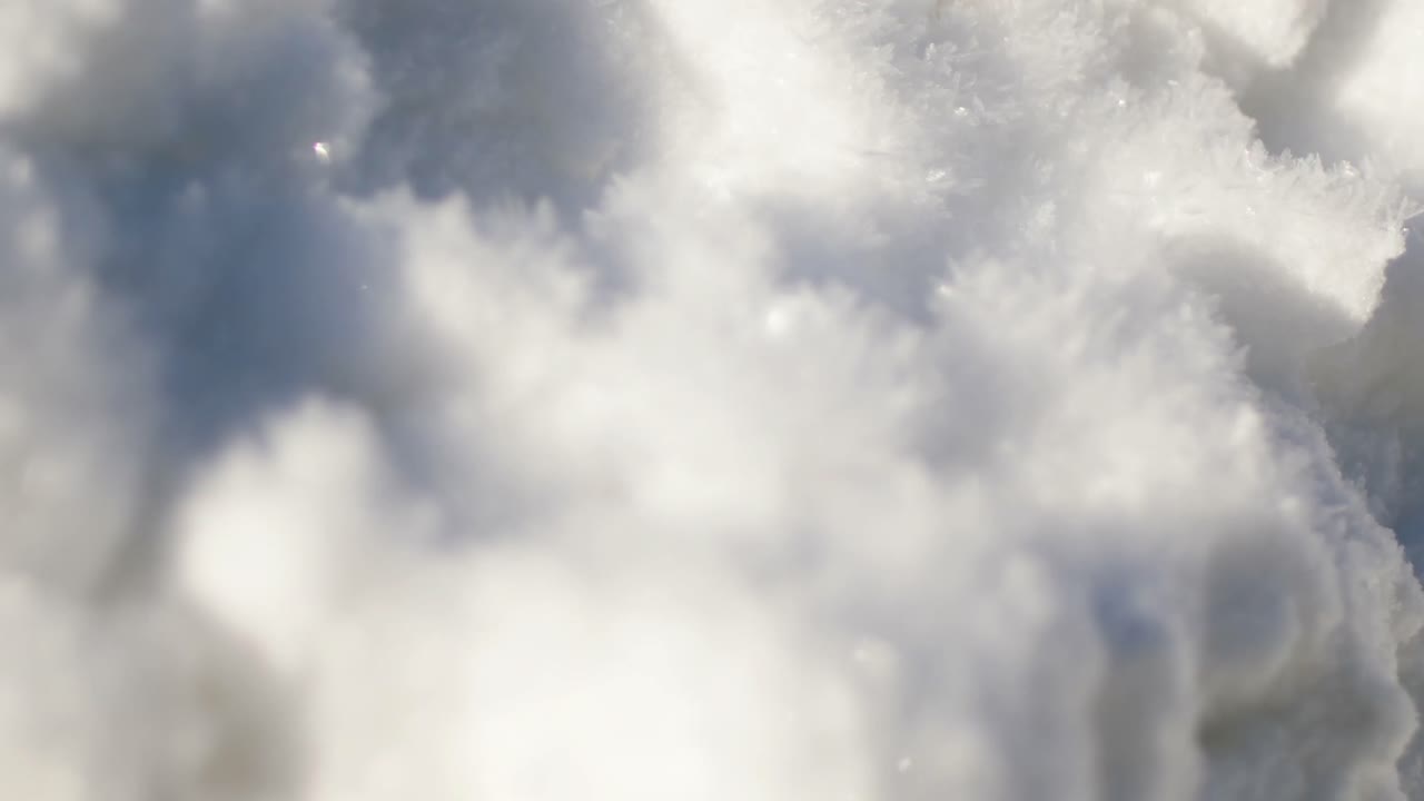 겨울 동안 반 ⁇ 이는 눈 4k