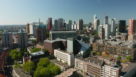 Hotel-Hilton-De-5-Estrellas-Y-Oficina-Central-De-Spaarbank-En-La-Calle-Botersloot-Dentro-Del-Municipio-De-Rotterdam-En-Los-Países-Bajos