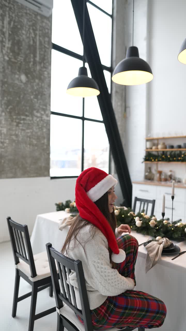 cena de navidad en una cocina moderna