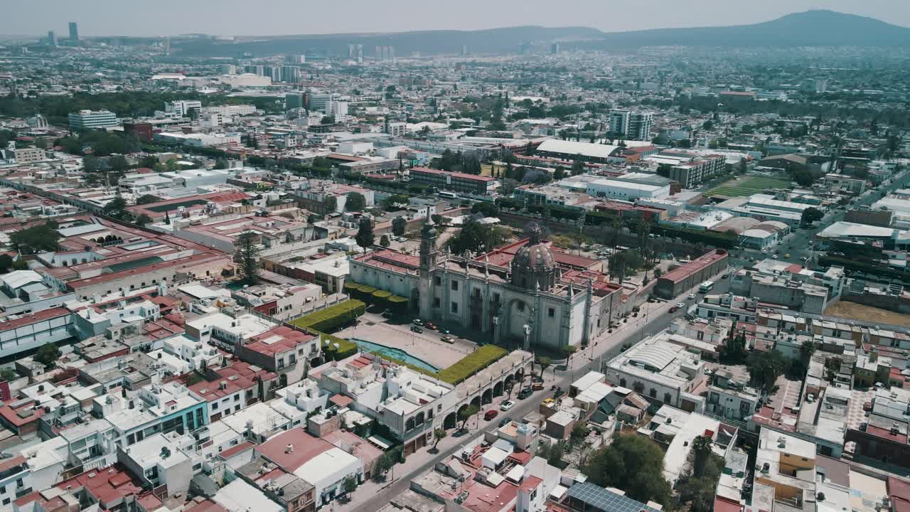 vista rotacional aérea del centro de querétaro en méxico