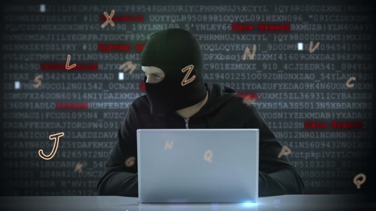 animación de procesamiento de datos y cartas sobre hacker caucásico usando computadora