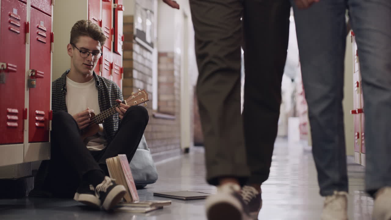 el pasillo, mañana el escenario hoy