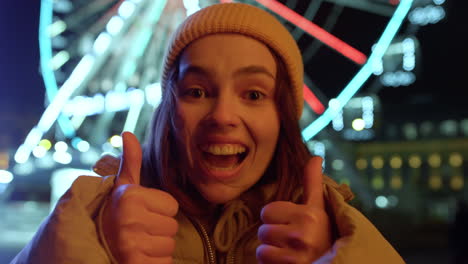 Happy-woman-showing-thumbs-up-on-street.-Cheerful-girl-smiling-camera-in-city.