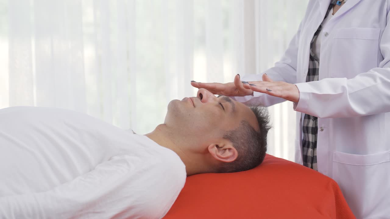 especialista en terapia de bioenergía.