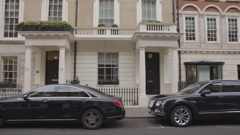 Luxury-Cars-Outside-Office-Buildings-In-Grosvenor-Street-Mayfair-London-UK-1