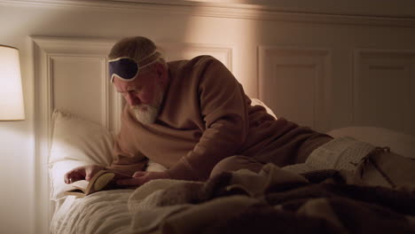 Old-man-with-sleeping-mask