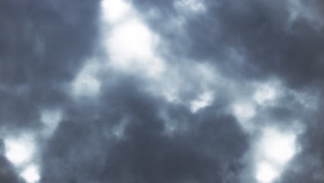 Gewitter-Am-Himmel-Mit-Grauen-Wolken