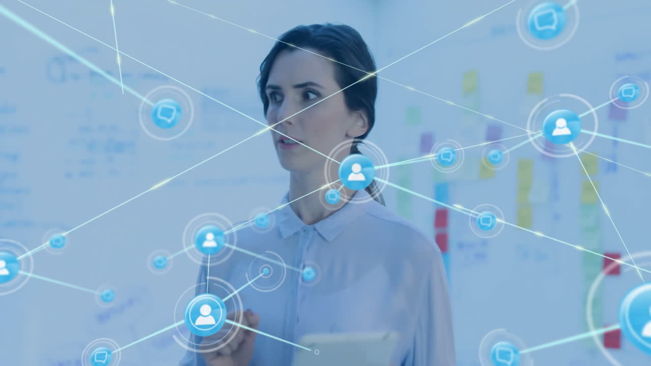 animación de la red de conexiones con personas iconos sobre mujer caucásica con tableta