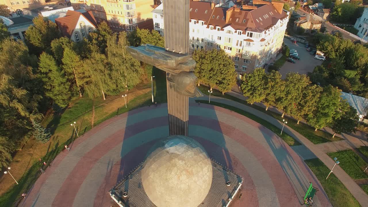 monumento al 600 aniversario de kaluga en rusia desde el aire
