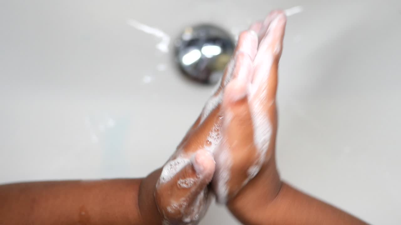Lavarsi le mani con il sapone