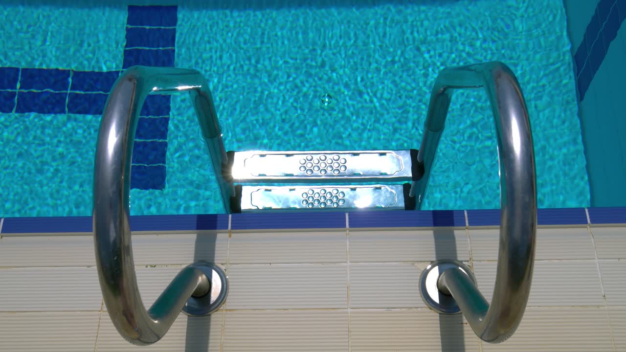 Gribebøjler stige i swimmingpoolen