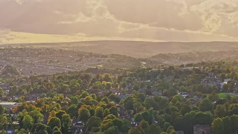 Vista-Aérea-Panorámica-Del-Centro-De-La-Ciudad-De-Sheffield-Durante-El-Amanecer-En-Yorkshire-Del-Sur,-Inglaterra