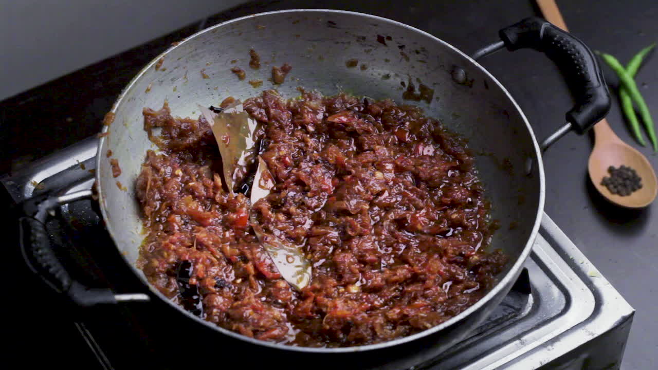Indian Cooking: Making a flavorful tomato and onion based sauce