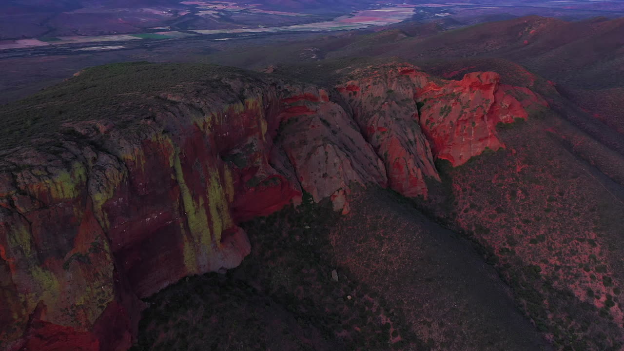 바위산맥의 4k 드론 영상