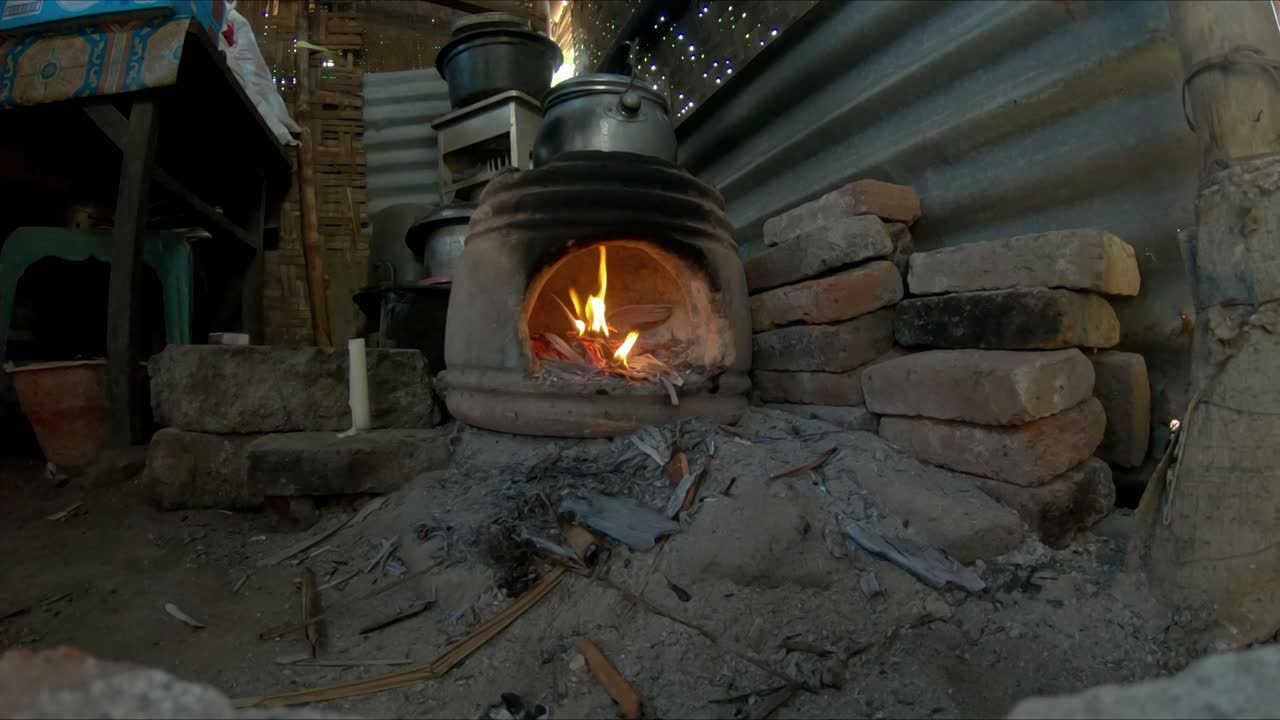 인도네시아 롬복의 임시 난로