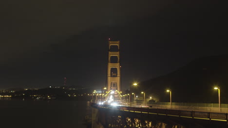 toma de lapso de tiempo del puente golden gate en la noche ubicado en san francisco california