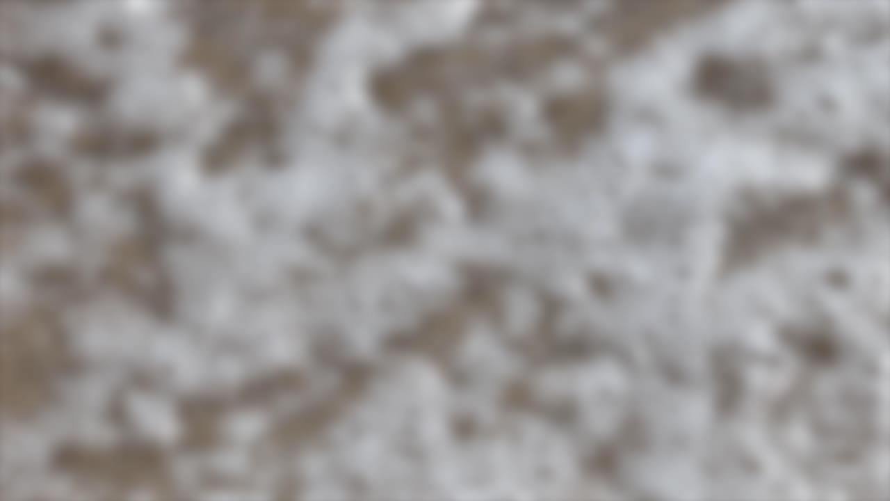 las olas lavando suavemente sobre la orilla arenosa