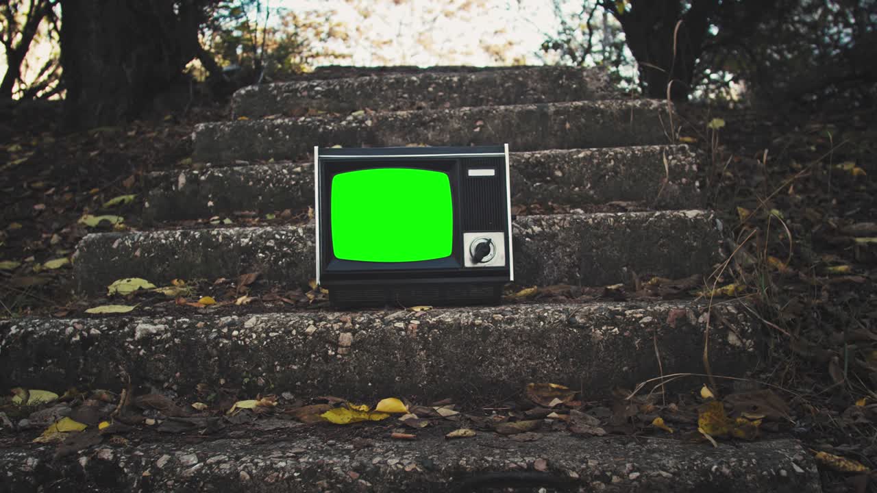 녹색 화면으로 된 빈티지 텔레비전