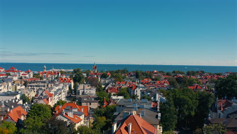 vista aérea de la ciudad de sopot en polonia en un soleado día de verano