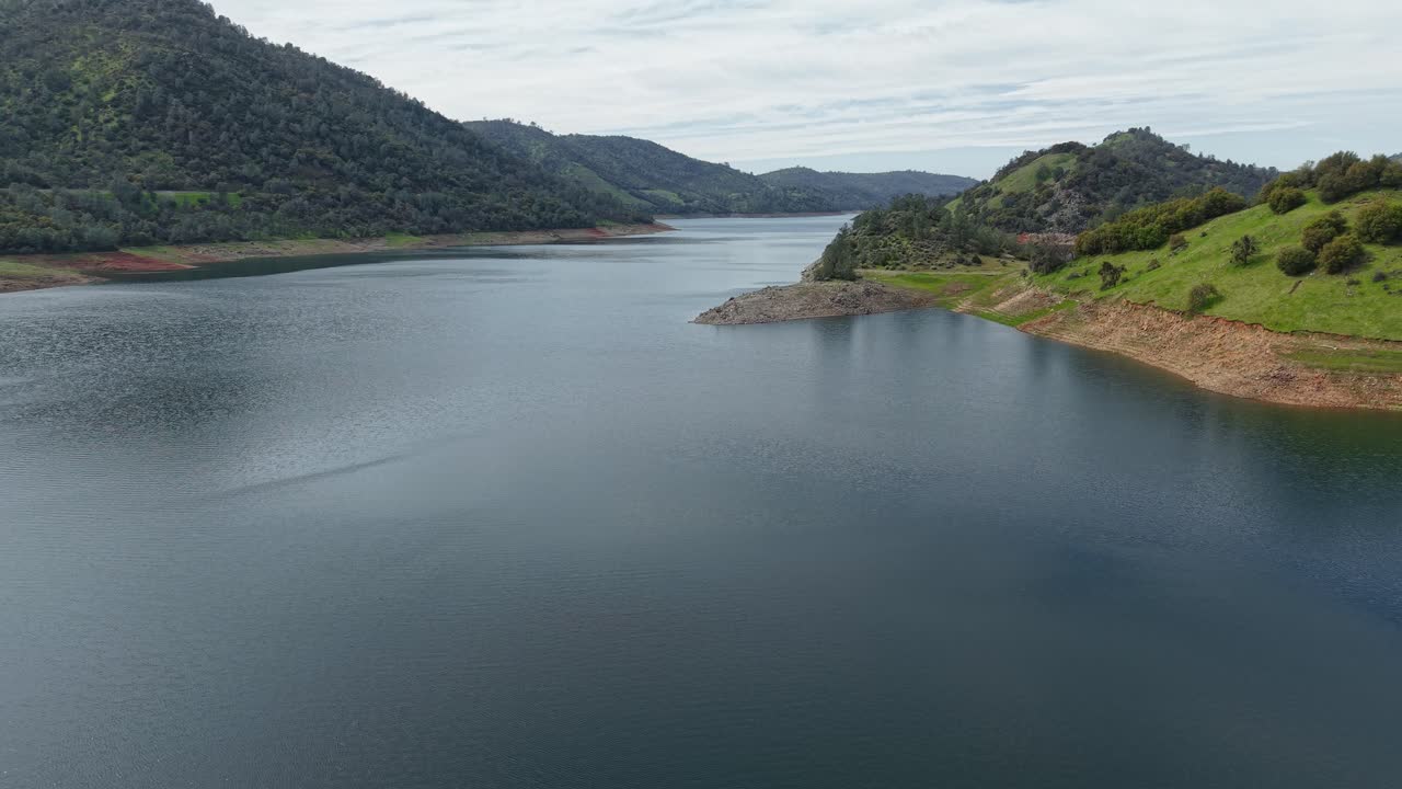 Aerial zoom out of the Don Pedro Reservoir in Jamestown California. Shot on a DJI Air 3S.