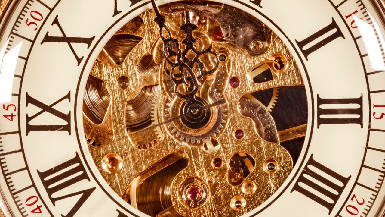 старинные часы крупным планом