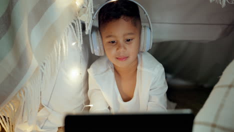 Girl-with-tablet,-headphones