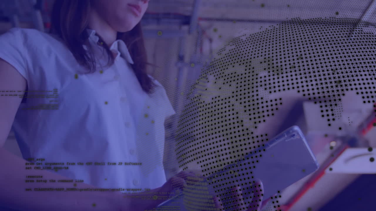 animación del globo y procesamiento de datos sobre mujer de negocios caucásica usando tableta en la oficina