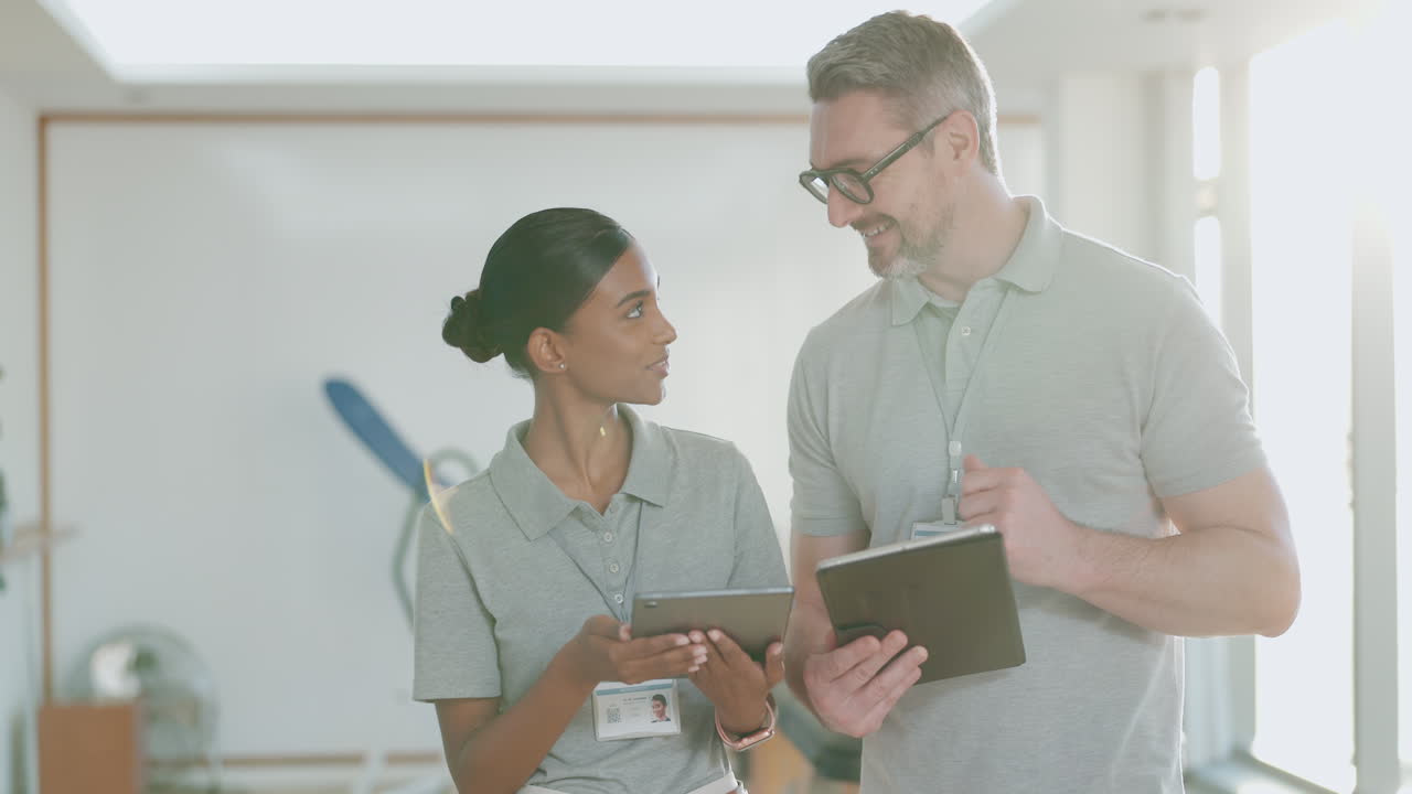 fisioterapeuta, en línea o personas con tableta