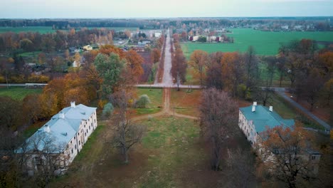 Parque-Señorial-Eleja-Y-Casa-De-Té-En-Otoño