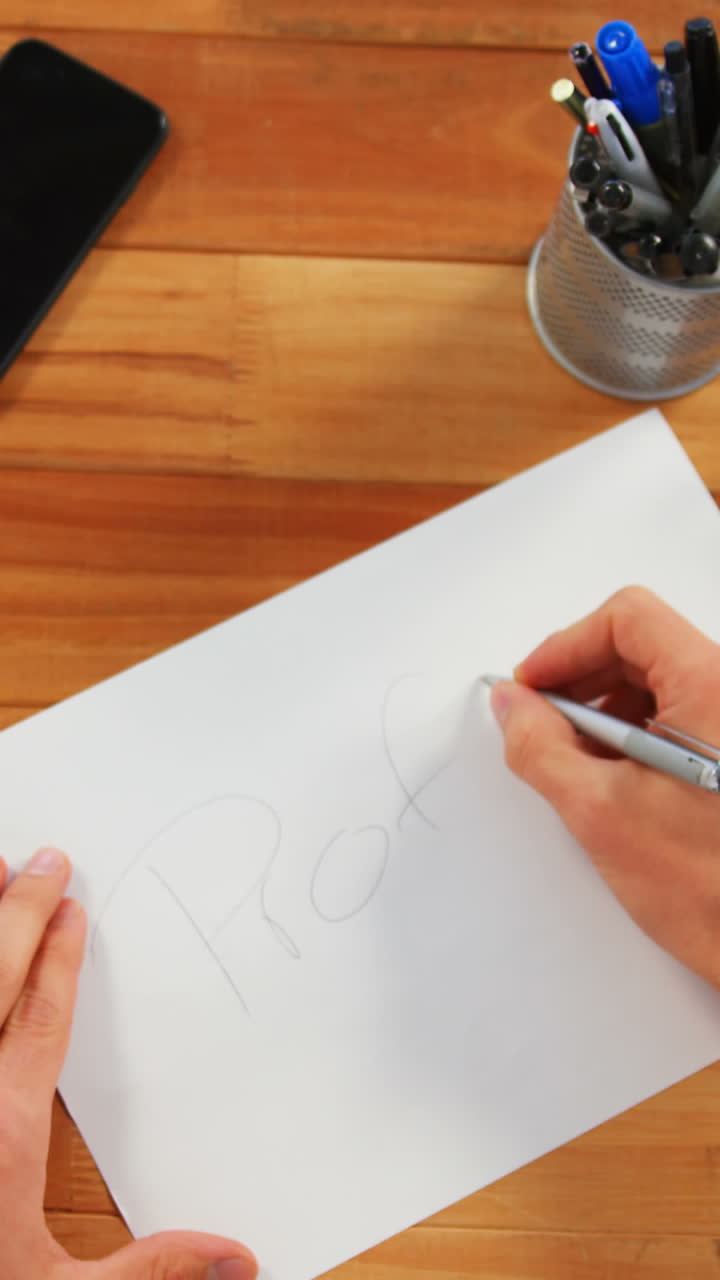 hombre de negocios trabajando en su escritorio