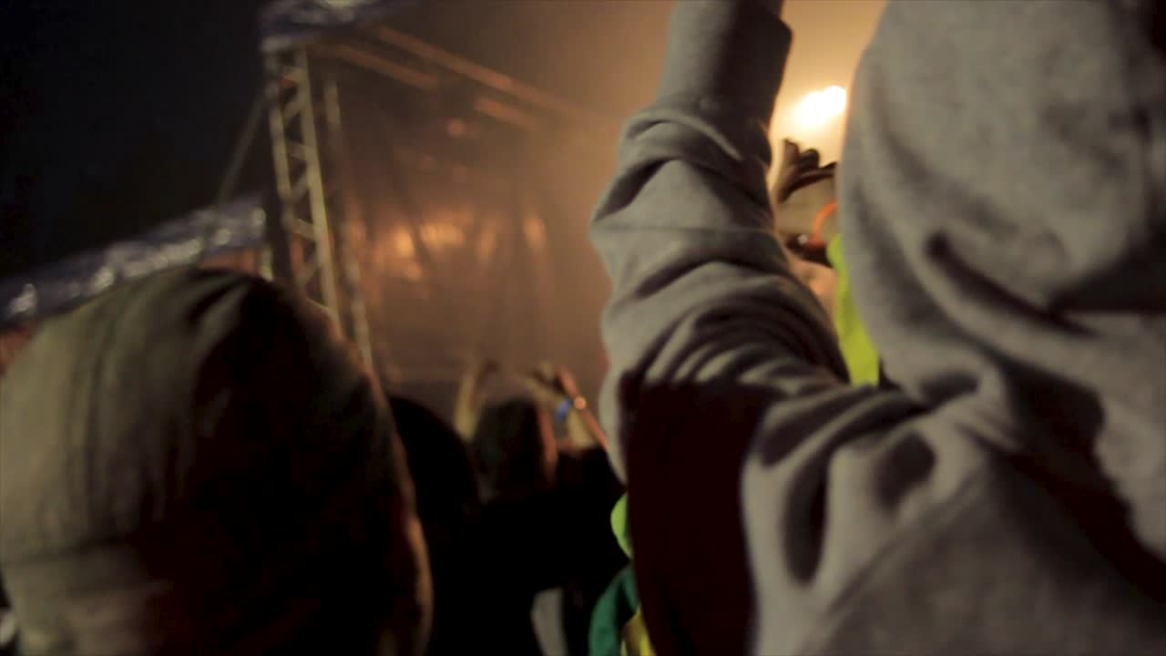 야간 콘서트 에서의 군중