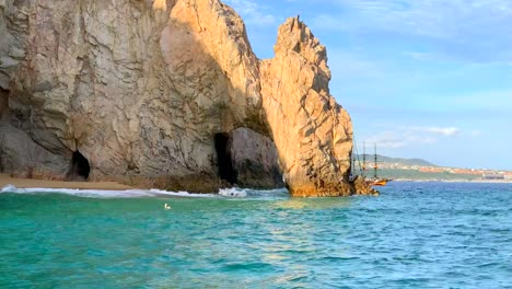 Cabo-san-Lucas-Sea-Arch-El-Arco-from-Pacific-Ocean-side-with-secret-cave,-cove,-beach,-pirate-ship,-Playa-del-Amor-,-at-Land's-End-promontory,-Baja-California-Sur,-Mexico,-in-4k