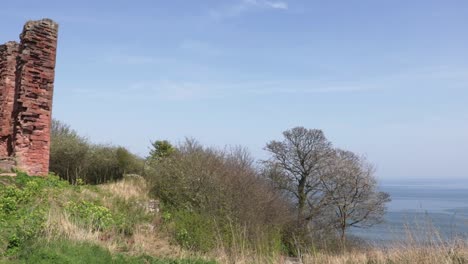 ruinas del castillo mcduff en east wemyss fife escocia