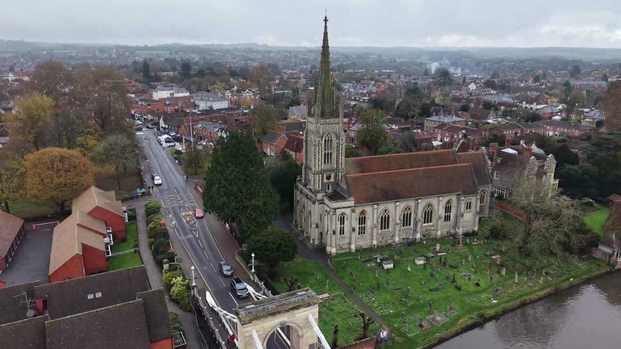 Drone, ripresa aerea della All Saints Church di Marlow, Regno Unito