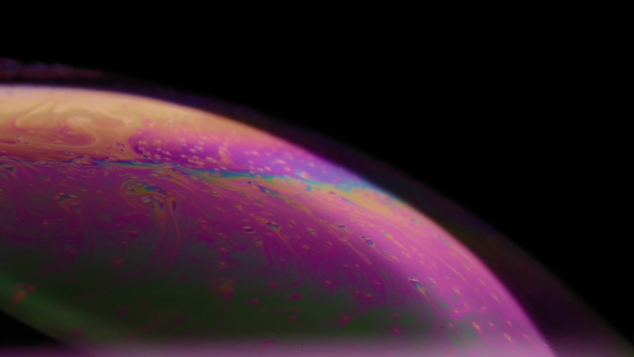Vari colori sulla superficie di una bolla di sapone