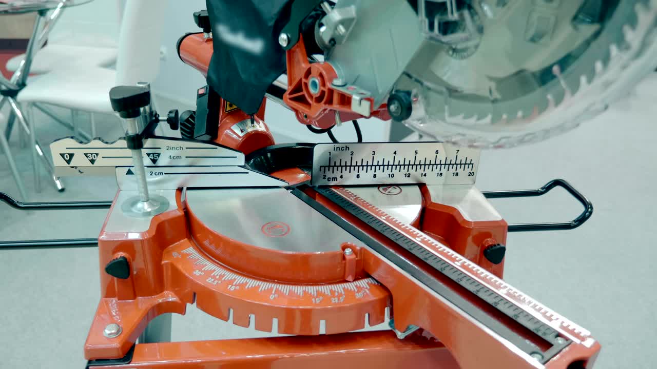 New professional machine with a sharp disk for fast and high-quality cutting